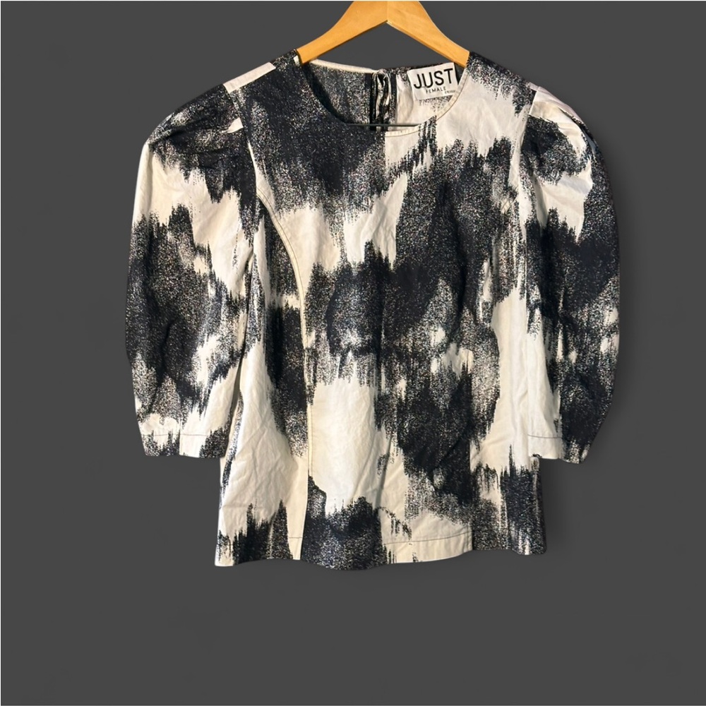 Just Female Black and White Abstract Puff-Sleeve Blouse